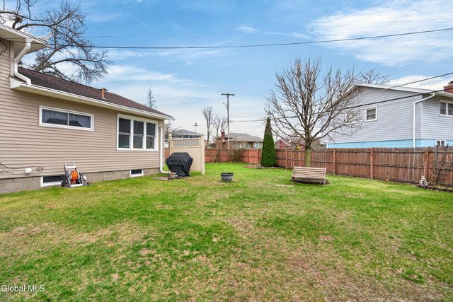 6 Nicholas Drive, Colonie, NY 12205