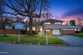 6 Nicholas Drive, Colonie, NY 12205