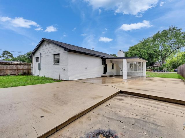 9605 Belfast Road, La Porte, TX 77571