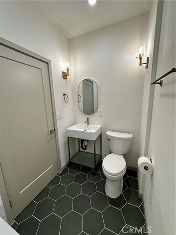 1241 W 22nd Street, Los Angeles, CA 90007