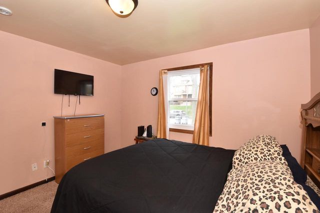 4040 N 11th STREET, Milwaukee, WI 53209