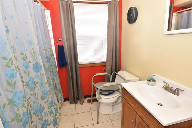 4040 N 11th STREET, Milwaukee, WI 53209