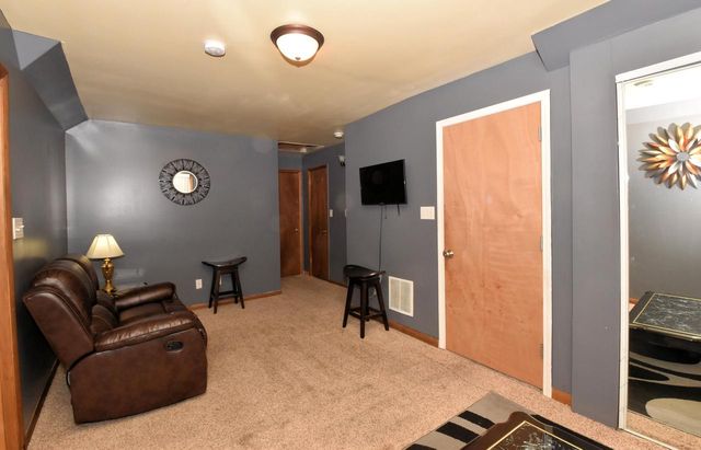 4040 N 11th STREET, Milwaukee, WI 53209