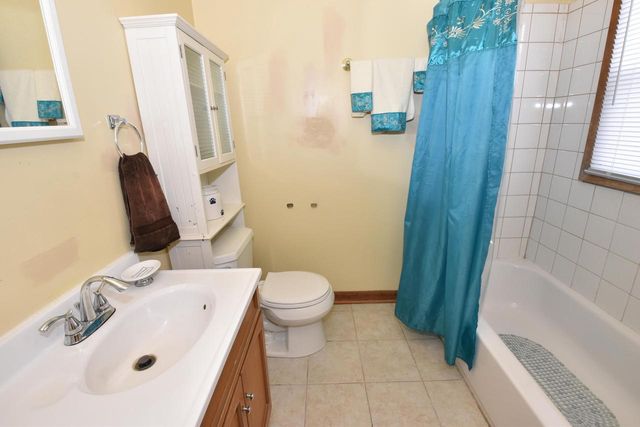 4040 N 11th STREET, Milwaukee, WI 53209