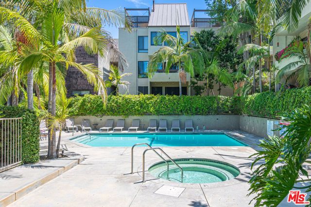 950 N Kings Road 144, West Hollywood, CA 90069