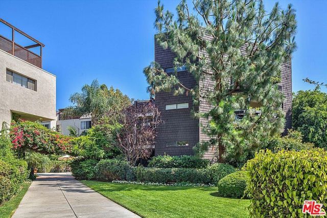950 N Kings Road 144, West Hollywood, CA 90069