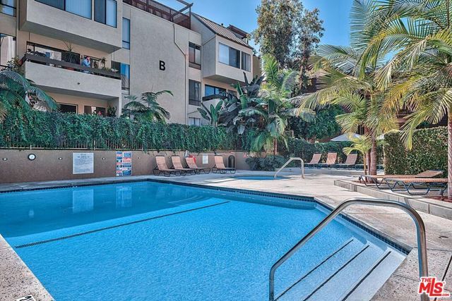 950 N Kings Road 144, West Hollywood, CA 90069