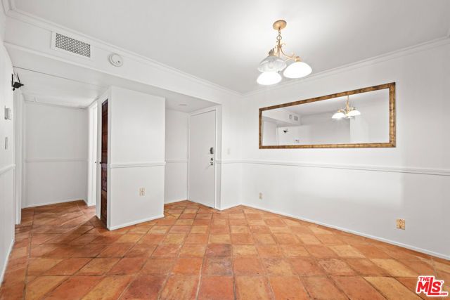 950 N Kings Road 144, West Hollywood, CA 90069