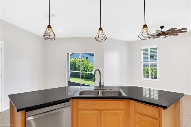 7894 Sandel Wood CIR W, Fort Myers, FL 33908