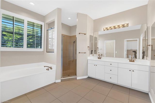 7894 Sandel Wood CIR W, Fort Myers, FL 33908