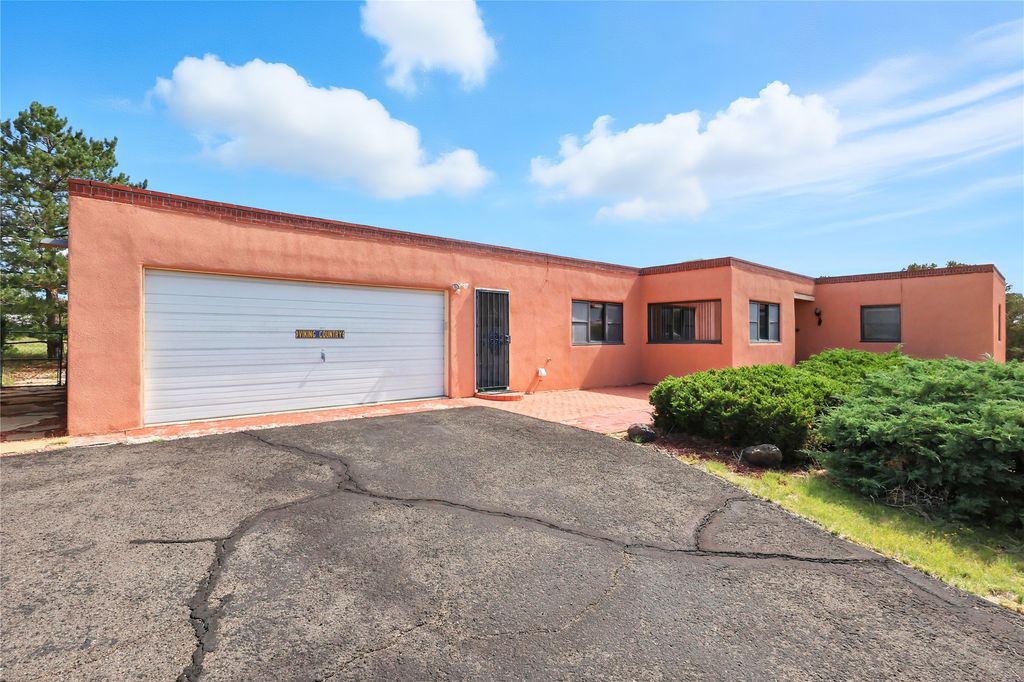 150 Calle Ojo Feliz, Santa Fe, NM 87505
