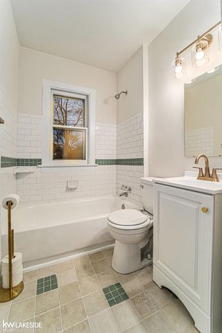 21604 Harper Lake Avenue, St Clair Shores, MI 48080