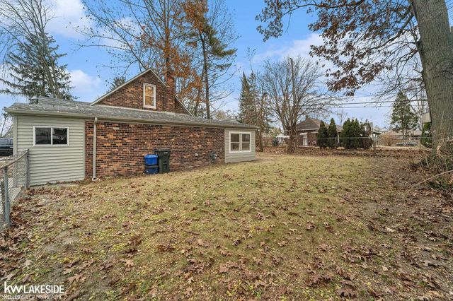 21604 Harper Lake Avenue, St Clair Shores, MI 48080