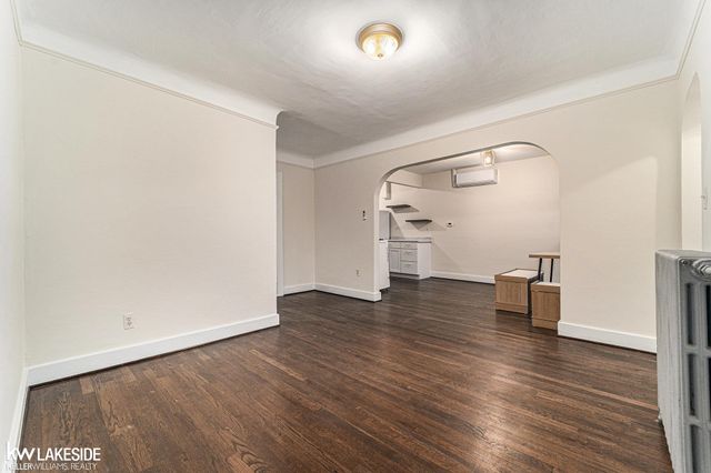 21604 Harper Lake Avenue, St Clair Shores, MI 48080