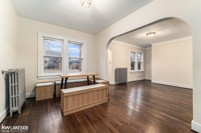 21604 Harper Lake Avenue, St Clair Shores, MI 48080