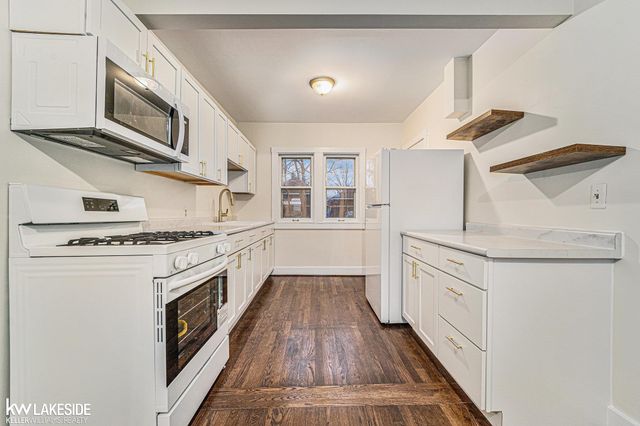 21604 Harper Lake Avenue, St Clair Shores, MI 48080