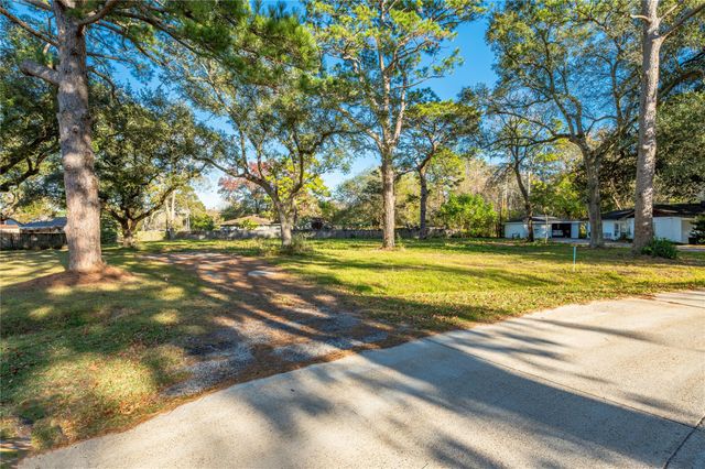 5059 Winding Way, Dickinson, TX 77539