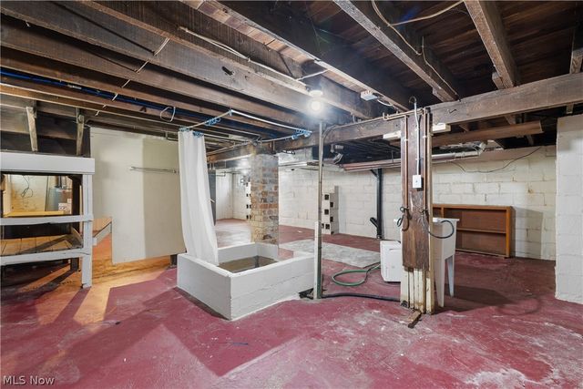 827 9th Street SW, Massillon, OH 44647
