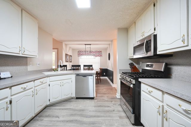 1425 Shingle Way, Mcdonough, GA 30252