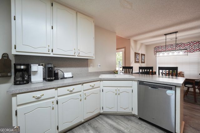 1425 Shingle Way, Mcdonough, GA 30252