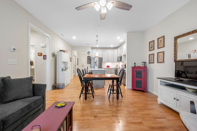 1105 Peters Farm Way 105, Westborough, MA 01581