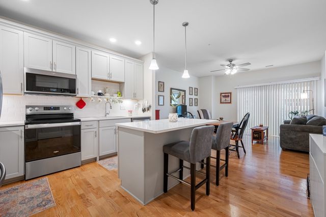 1105 Peters Farm Way 105, Westborough, MA 01581