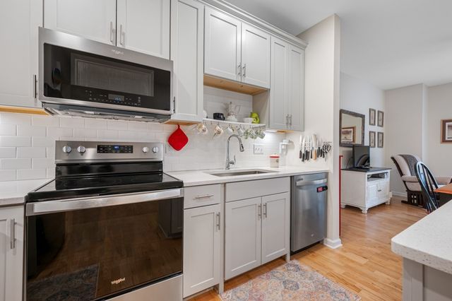 1105 Peters Farm Way 105, Westborough, MA 01581