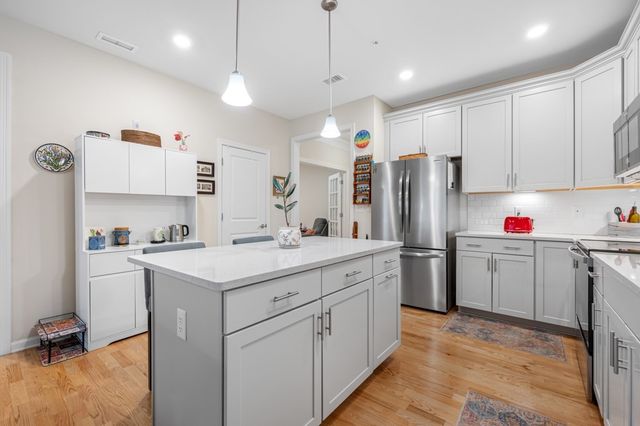 1105 Peters Farm Way 105, Westborough, MA 01581