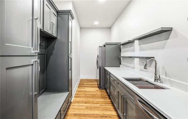 320 Hammond Drive, Atlanta, GA 30328