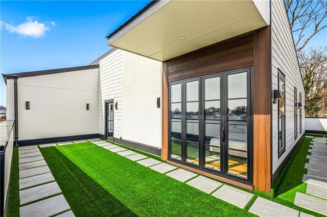 320 Hammond Drive, Atlanta, GA 30328