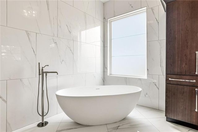 320 Hammond Drive, Atlanta, GA 30328