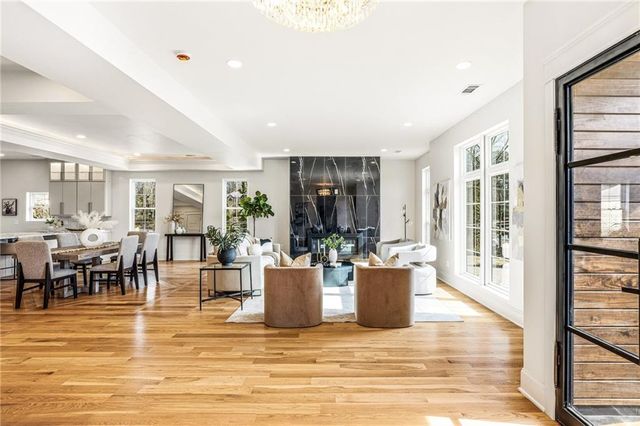 320 Hammond Drive, Atlanta, GA 30328