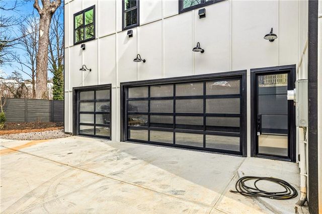 320 Hammond Drive, Atlanta, GA 30328