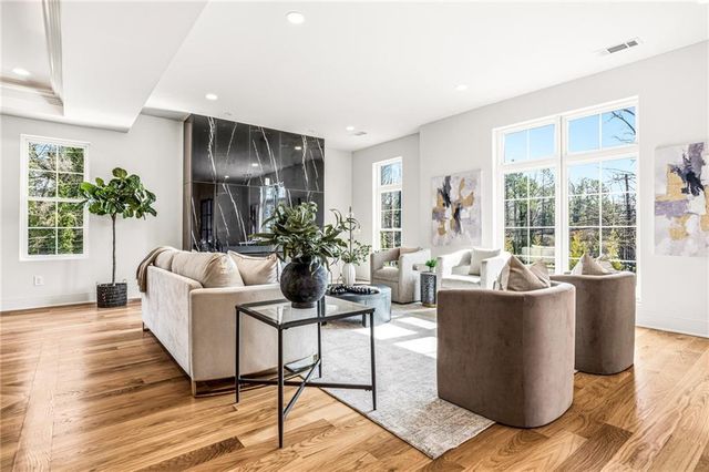 320 Hammond Drive, Atlanta, GA 30328