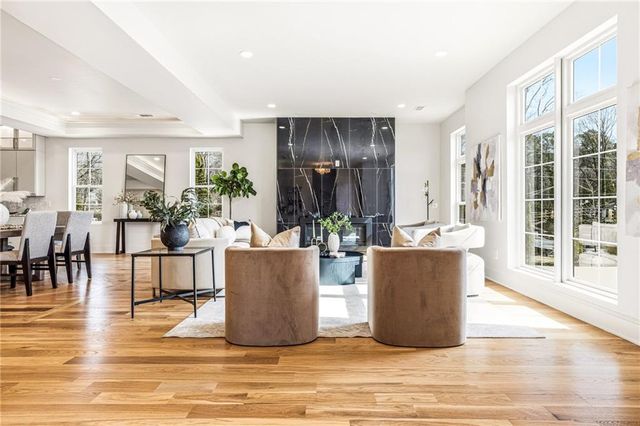 320 Hammond Drive, Atlanta, GA 30328