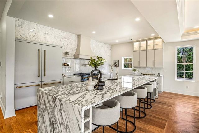 320 Hammond Drive, Atlanta, GA 30328