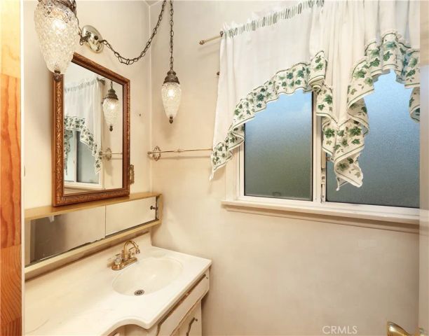 9912 Tecum, Downey, CA 90240