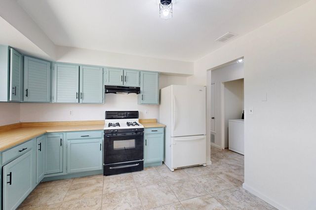 6305 Hawk Road NE, Rio Rancho, NM 87144