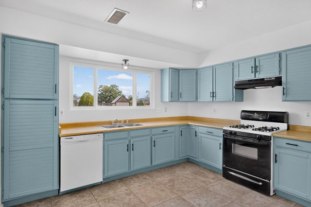6305 Hawk Road NE, Rio Rancho, NM 87144