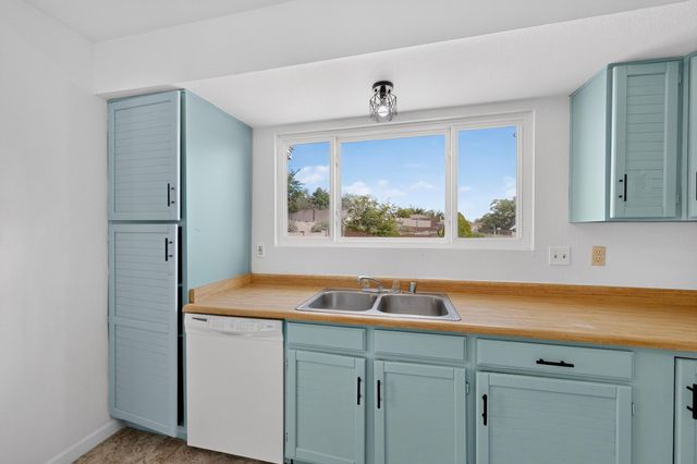 6305 Hawk Road NE, Rio Rancho, NM 87144