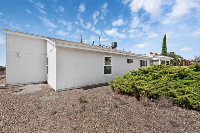 6305 Hawk Road NE, Rio Rancho, NM 87144