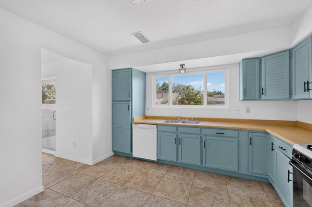 6305 Hawk Road NE, Rio Rancho, NM 87144