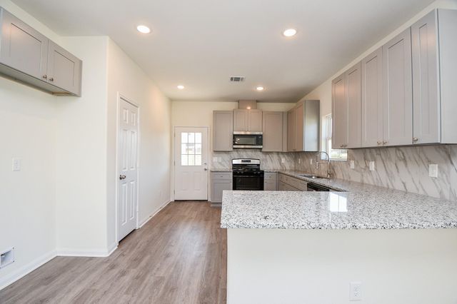 2827 Pine Estate Lane, Houston, TX 77014