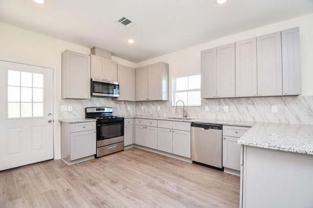 2827 Pine Estate Lane, Houston, TX 77014