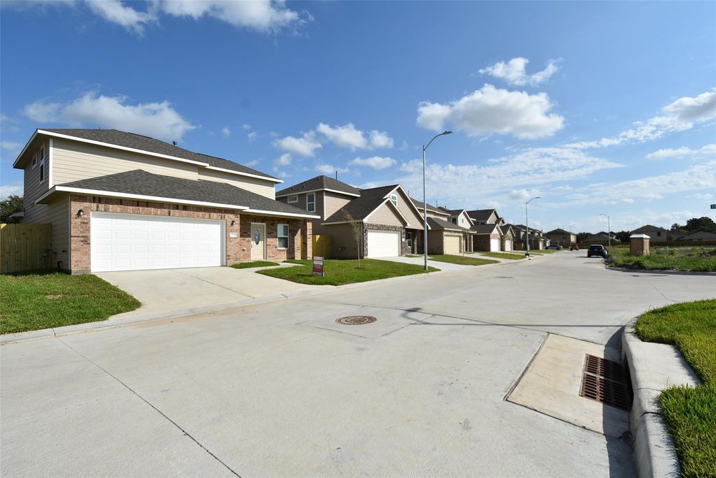 2827 Pine Estate Lane, Houston, TX 77014