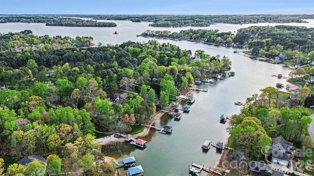 120 Wildiris Drive, Mooresville, NC 28117