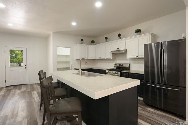 562 Kendalia, San Antonio, TX 78221