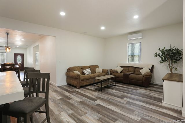 562 Kendalia, San Antonio, TX 78221