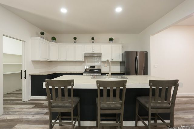 562 Kendalia, San Antonio, TX 78221