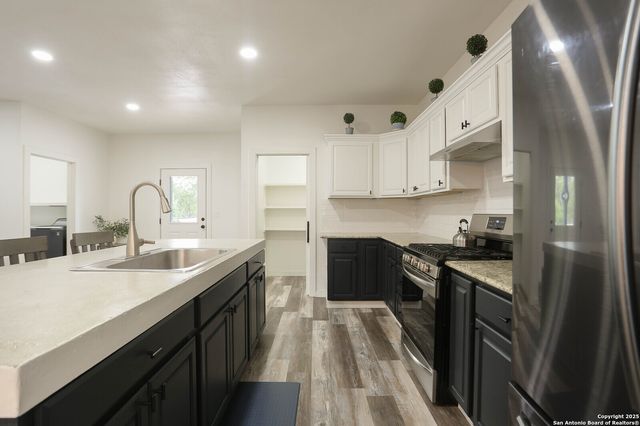 562 Kendalia, San Antonio, TX 78221